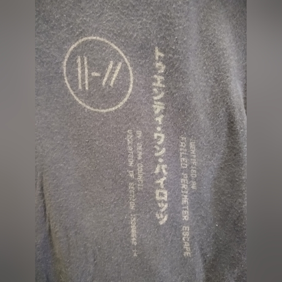 Twenty One Pilots Double Lines Logo Katakana T-Shirt Hot Topic Exclusive - Picture 4 of 5